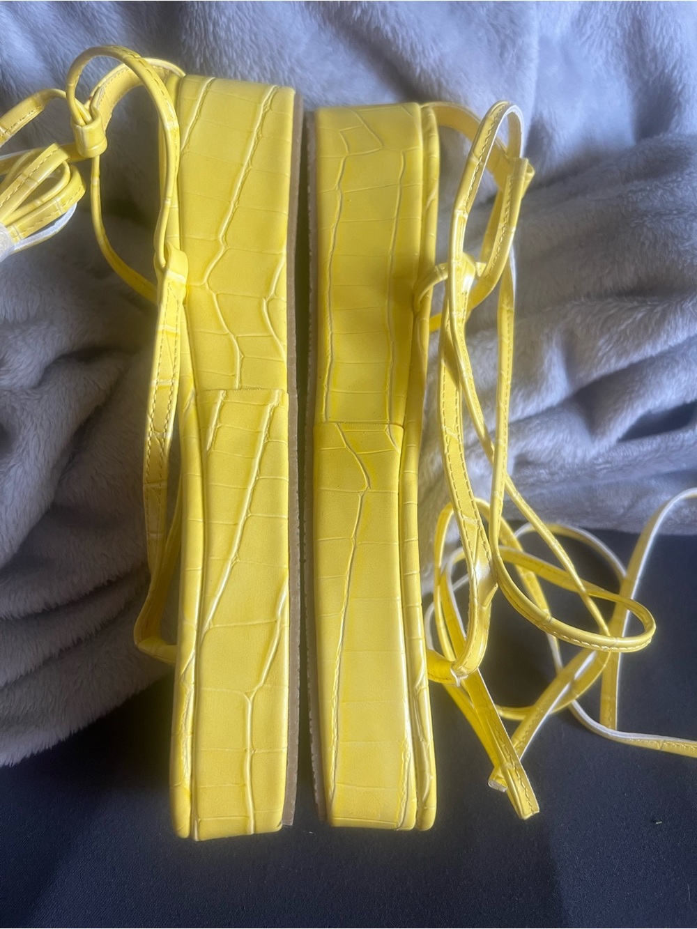 Fashion Nova Yellow Wrap Up Women’s Size 10 Sandals, new with tag/wrap - Picture 4 of 7
